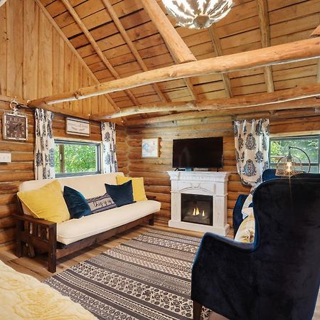 Spring Hill Farm - The Velvet Rooster Villa Alma Екстериор снимка