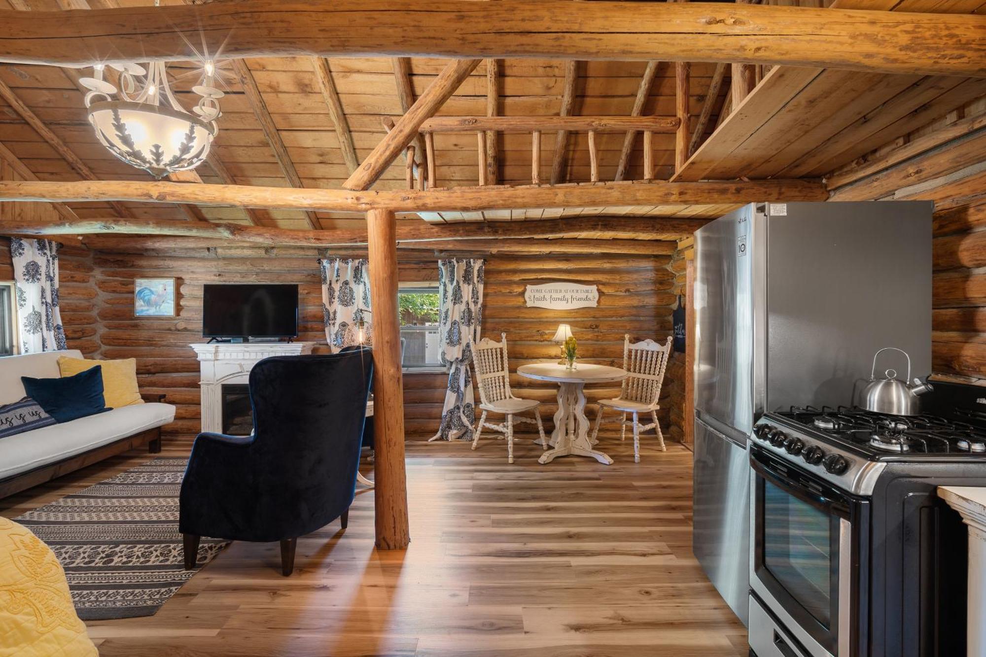 Spring Hill Farm - The Velvet Rooster Villa Alma Екстериор снимка